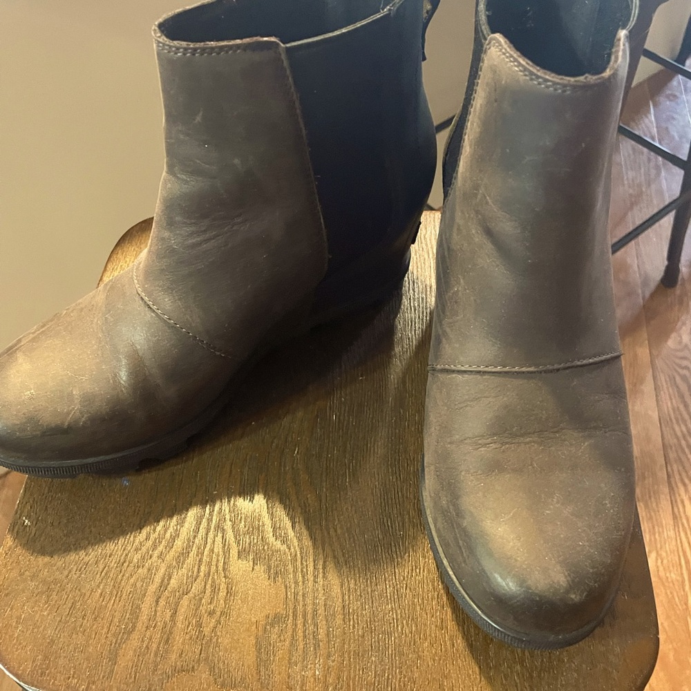 Sorel Joan of Arctic. Size 9 wedge. Brown/Black
